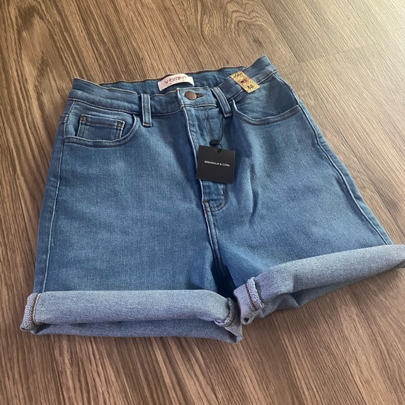 Brand New Light Wash Mom Shorts - Picture 1 of 3